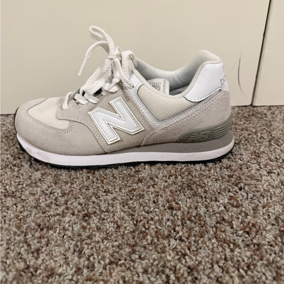 New Balance Classic 574 in White and Gray - Picture 2 of 7